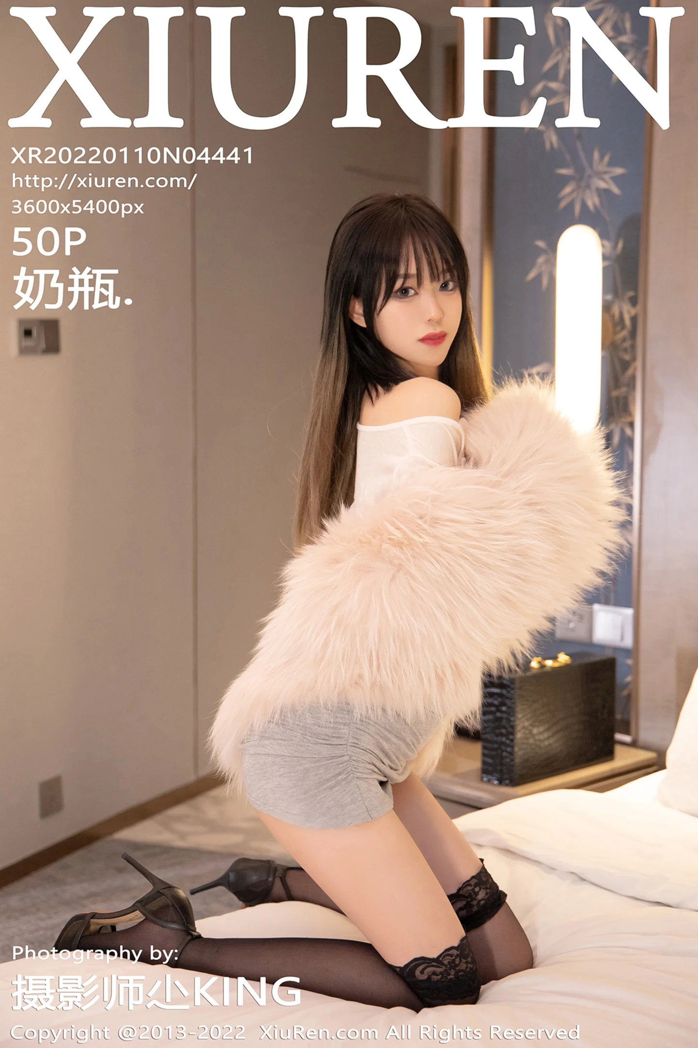 [XiuRen秀人网]No.4441_模特奶瓶皮草下白色轻透上衣配蕾丝袜半脱秀惹火身材诱惑写真50P-秀人网 - XiuRen.Xyz